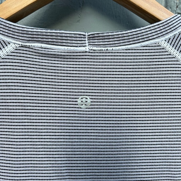Lululemon Run: Swiftly Tech Short Sleeve Crew, size 10 - Picture 8 of 12